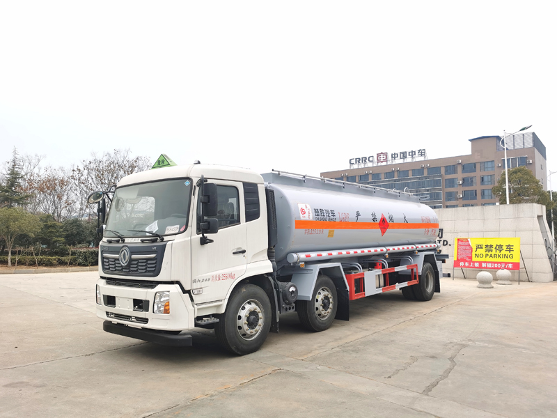 天錦小三軸油罐車(chē)